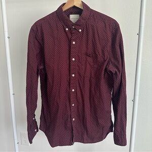 American Eagle Maroon/Burgundy with White Polka Dot Button Long Sleeve Medium